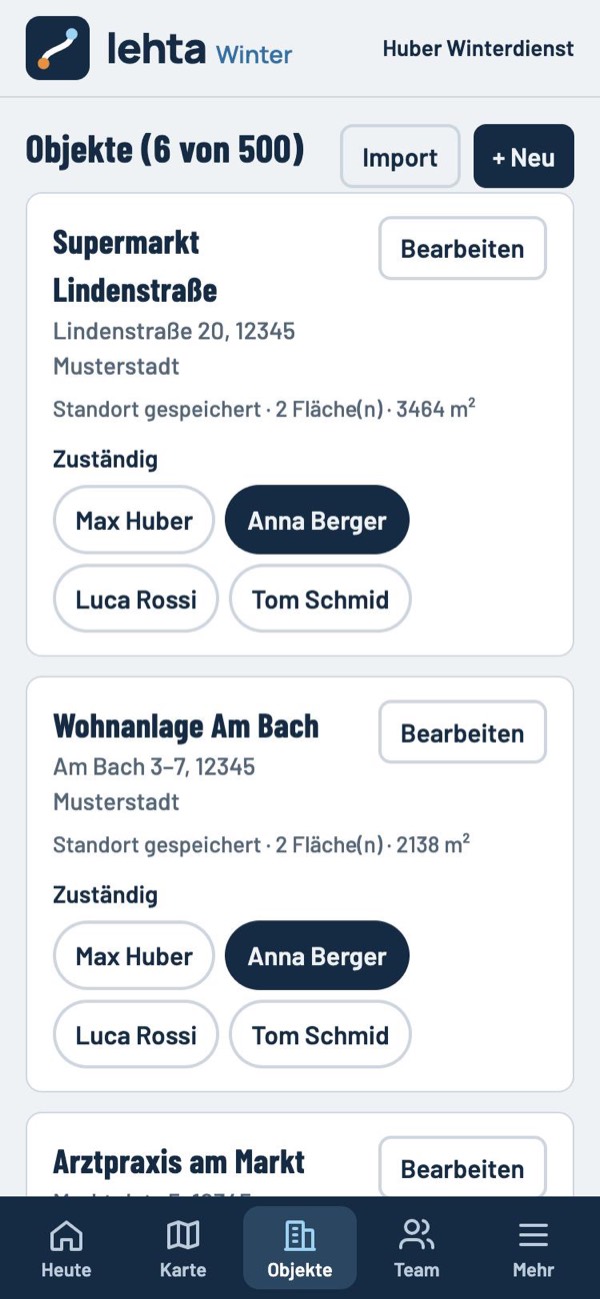 Objektliste im Admin-Bereich: jedes Objekt mit Adresse, Flächen in Quadratmetern und Auswahl der zuständigen Mitarbeiter.